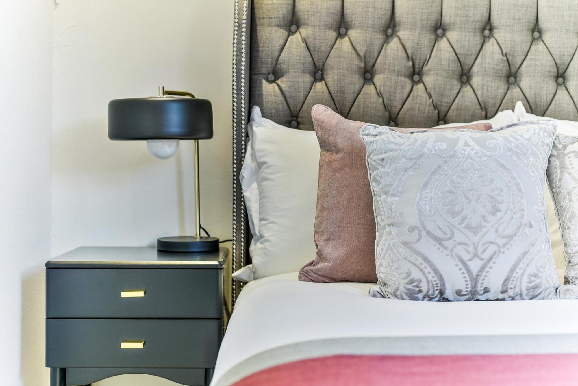 Avari Apartments - Hatton Collection Londen Buitenkant foto